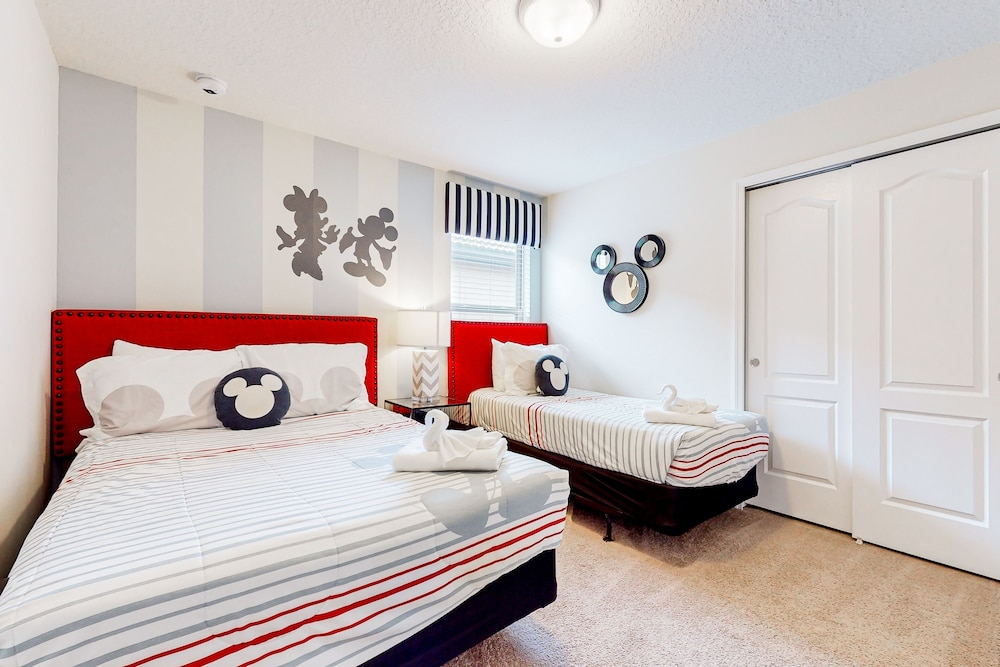 Spacious Home w/ Private Pool, Wifi, Central AC, Private Washer/dryer