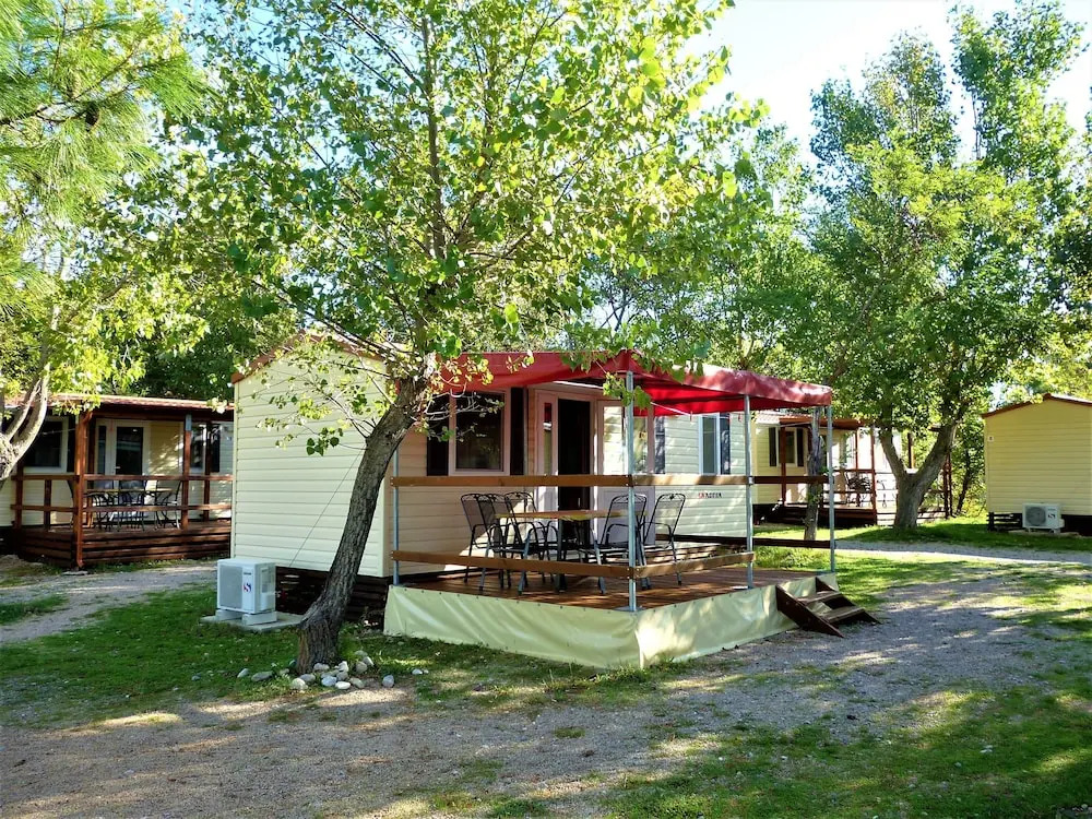 Mobile Home Pisak-directly on the Pebble Beach