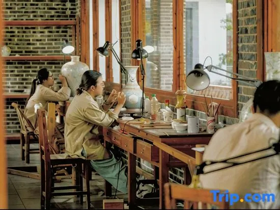 TaoliYijia Porcelain Culture Hotel