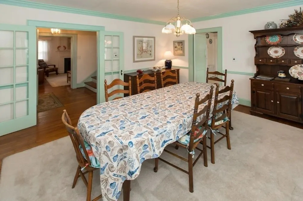 Sea Dog 5 Bedrooms 3 Bathrooms Home