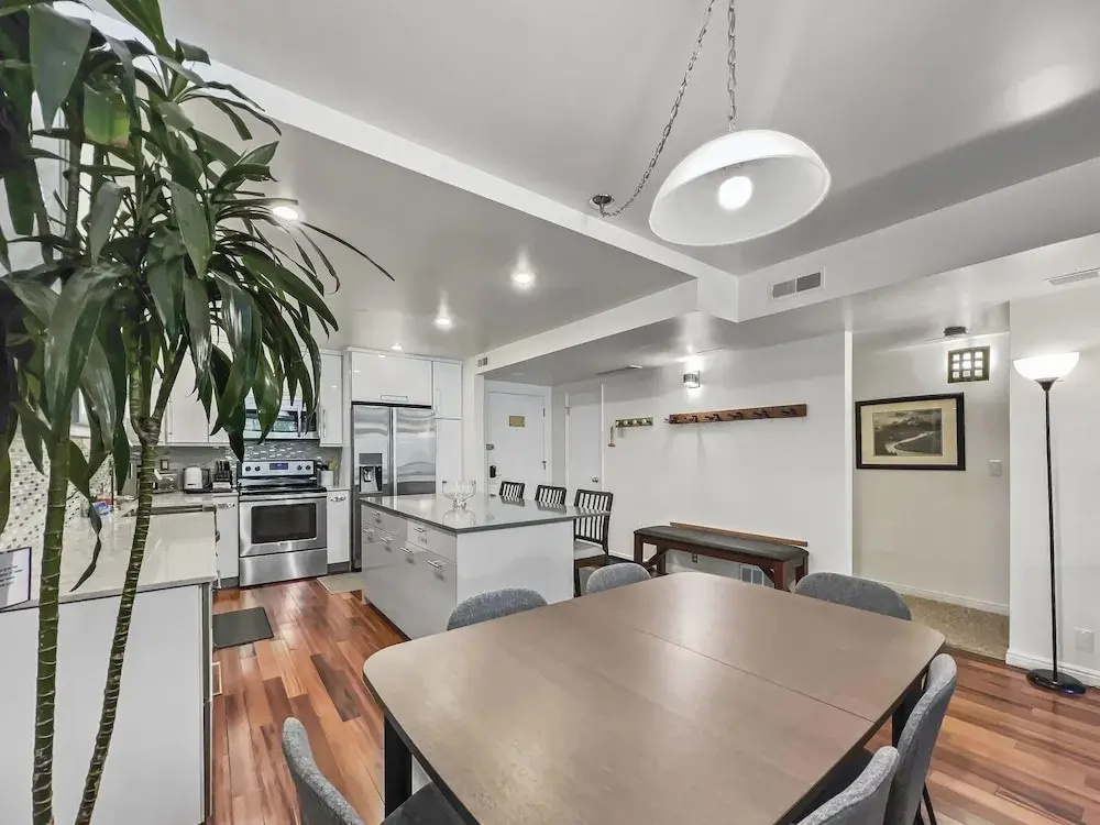 129 Park Station Escape! Cozy Condo With Pool & Hot Tub! Walking Distance To Main Street & Town Lift! 2 Bedroom Condo by RedAwning