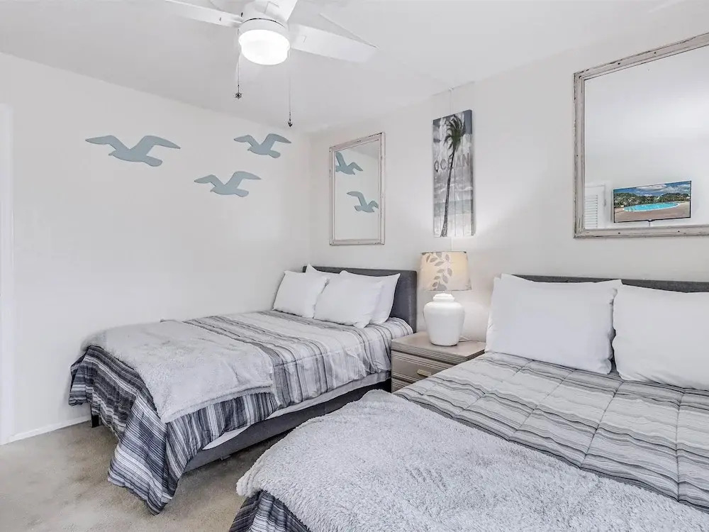Adventure House Rryc17 2 Bedroom Condo by RedAwning