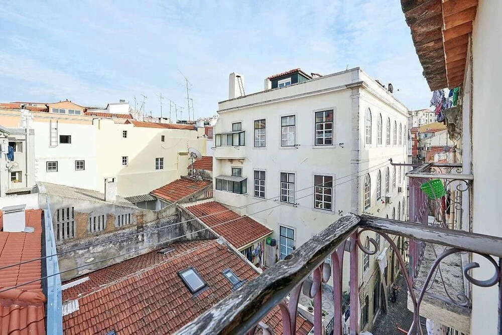Down Chiado Easy Apart