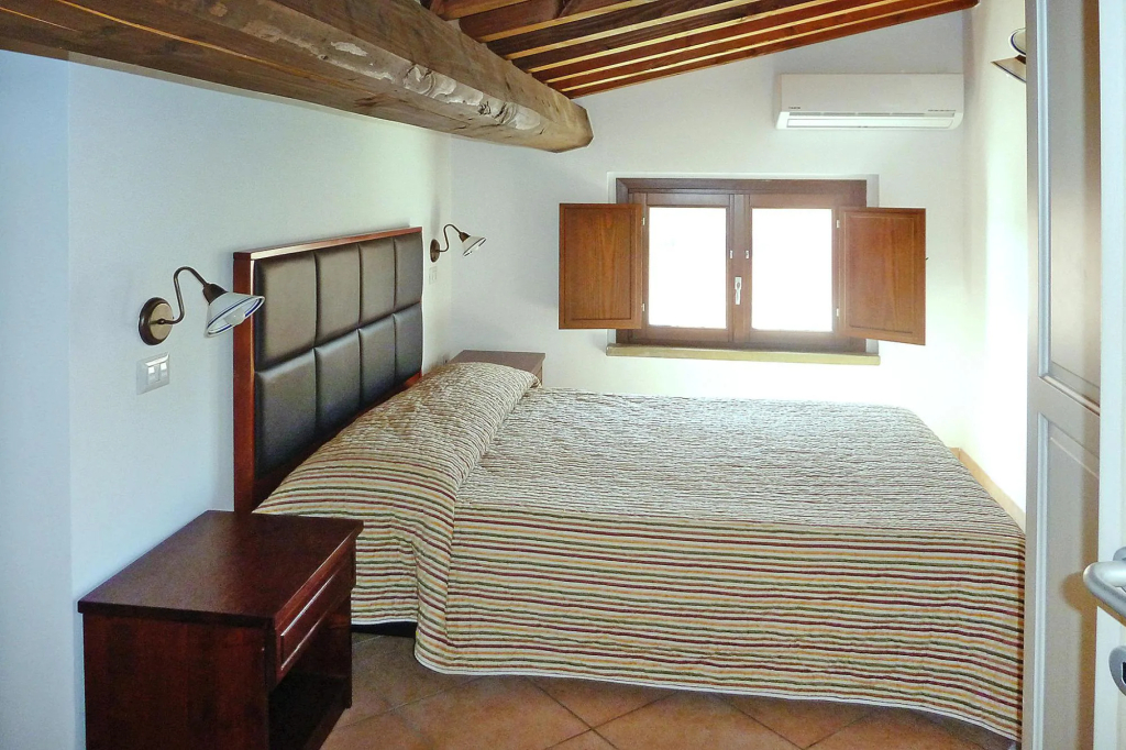 Apartment in Vada With Garden Furniture