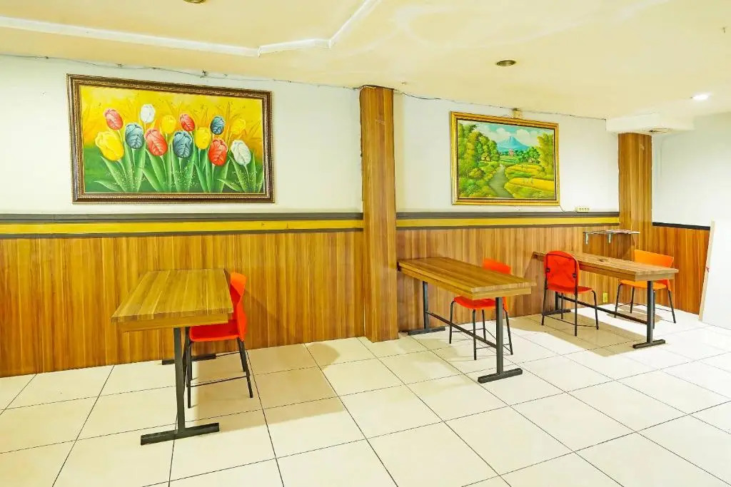 OYO 90390 Hotel Rd Premium