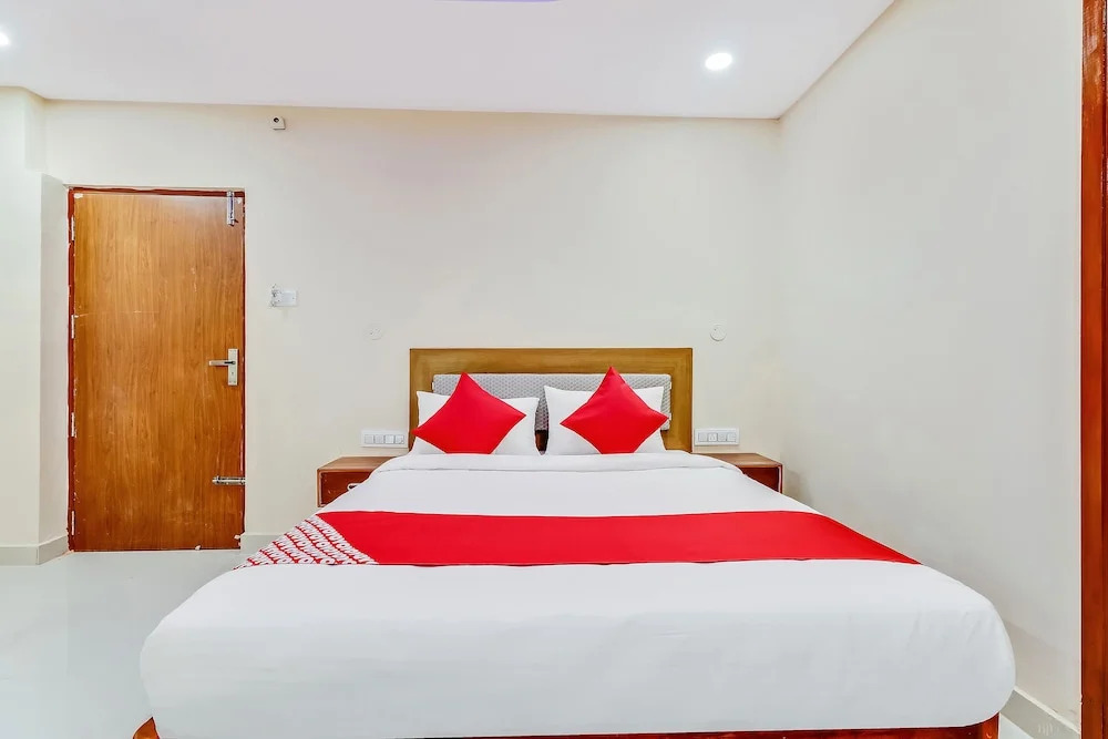Capital O 49646 Hotel Champion Paradise