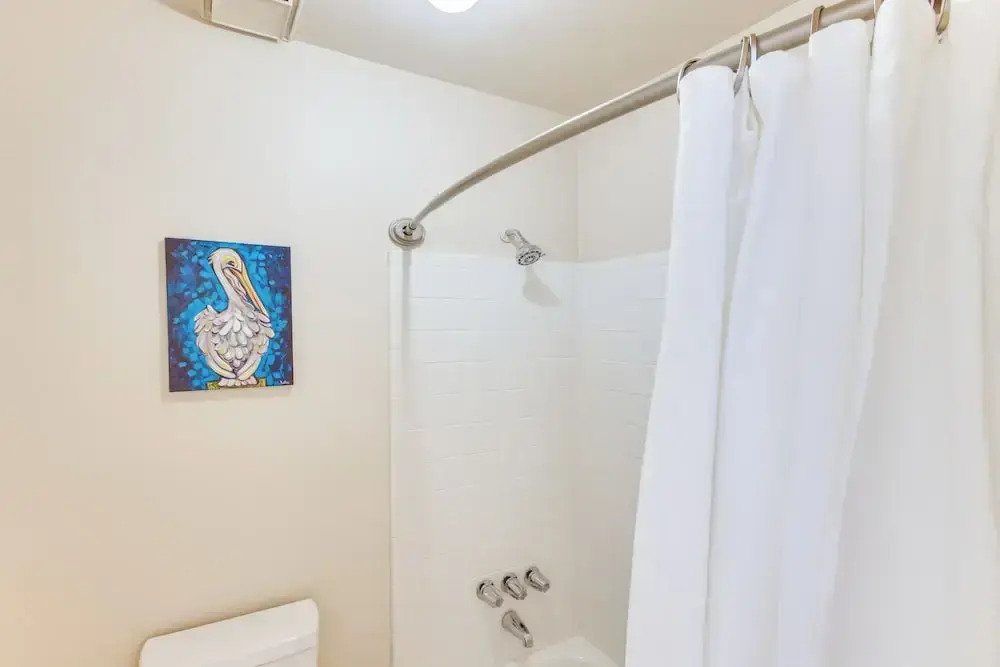 8 Mi to Beaches: Relaxing Retreat in Gulf Breeze