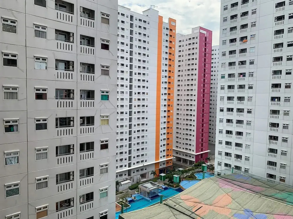 Homey And Tidy Studio At Green Pramuka City Apartment