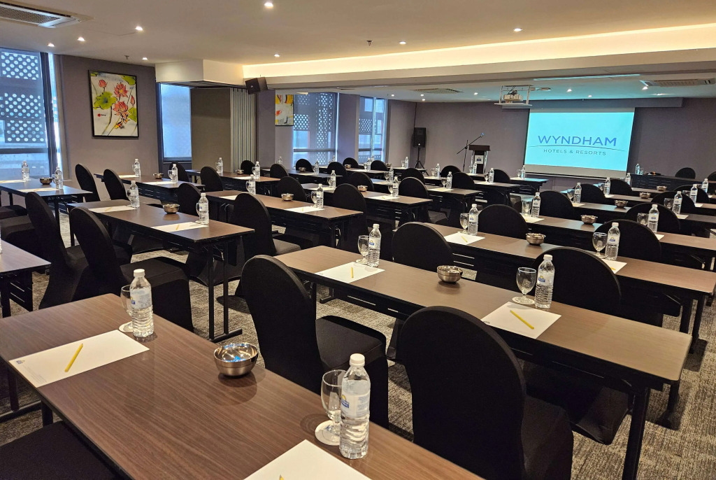 Days Hotel & Suites by Wyndham KL - Chan Sow Lin MRT or LRT