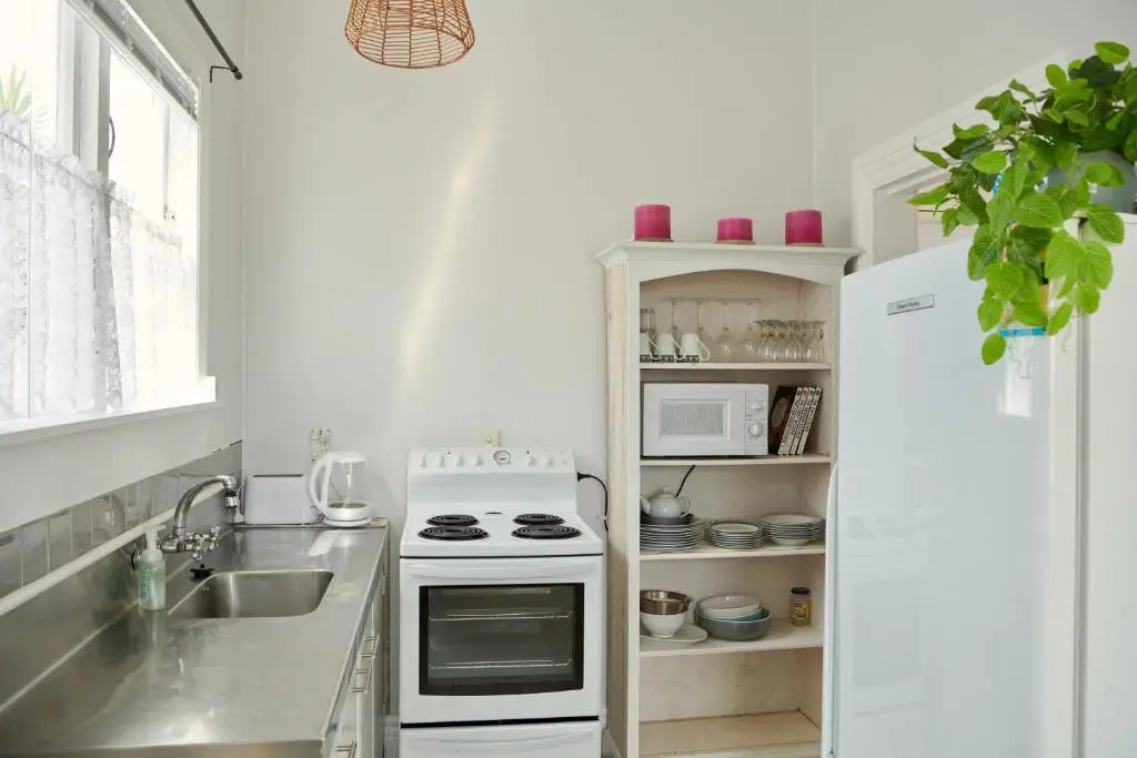 Sun Seeker's Cottage - Napier Holiday Home