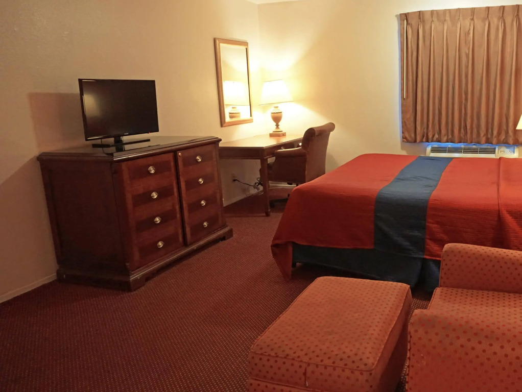 Rainbow Inn - Near Adventure City