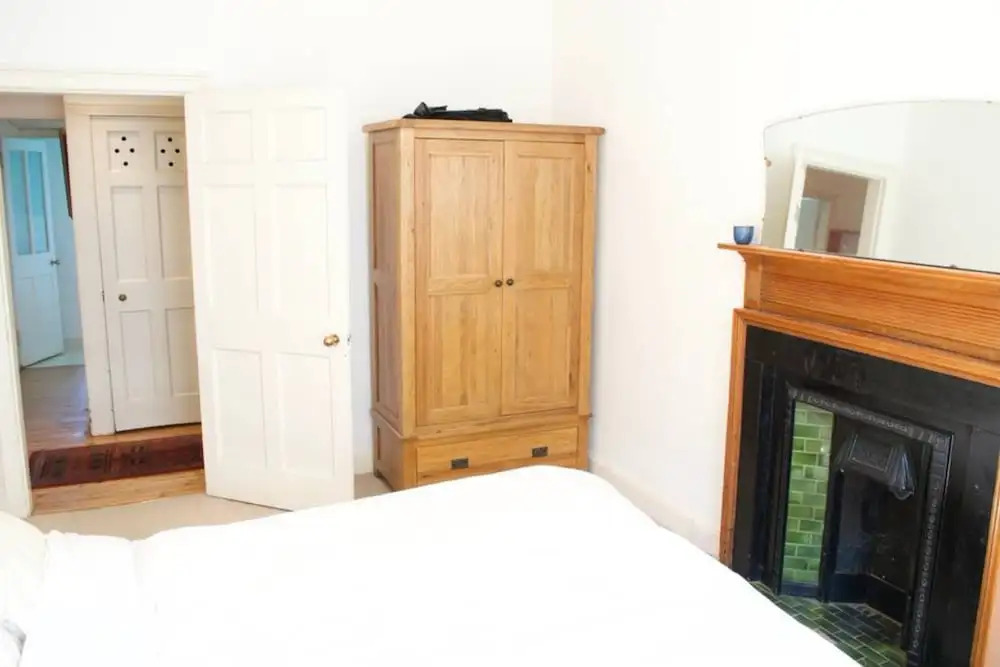 2 Bedroom Central Home With King Beds Sleeps 4