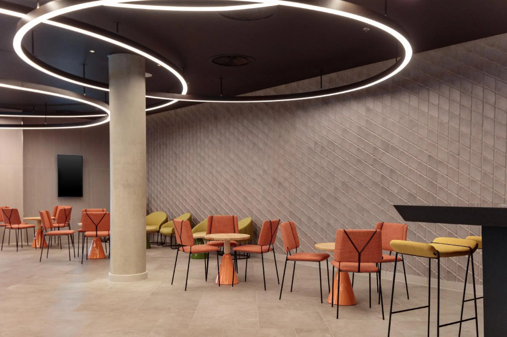 Holiday Inn London Heathrow - Bath Road by IHG