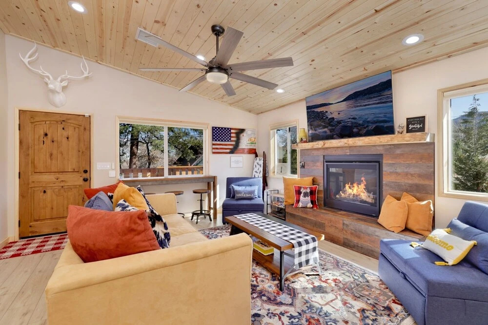 2088-cloud On Villa Grove 3 Bedroom Home by Redawning