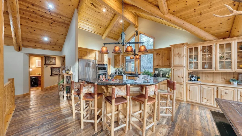 Truckee Mountain Cabin With Hot Tub + Game Room + Forest Views Gray Wolf Lodge by Avantstay