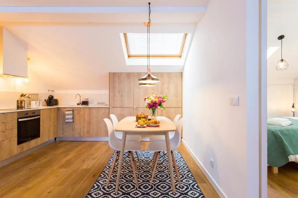 Amazing City Center 2 bdr flat!