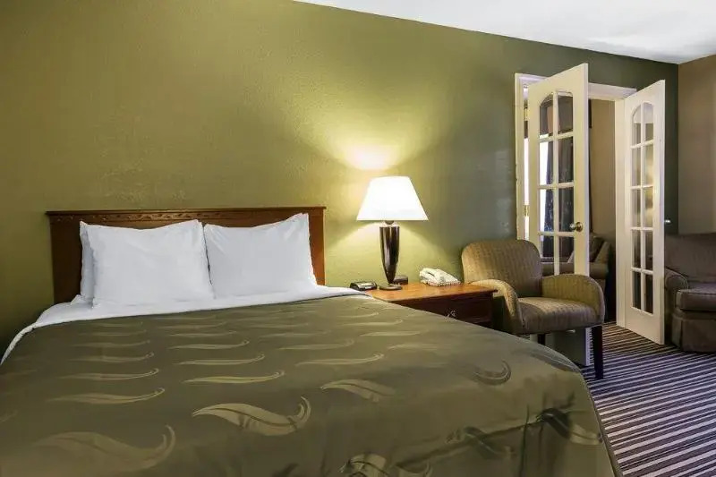 Holiday Inn Exp Reg Hosp And Med Ctr