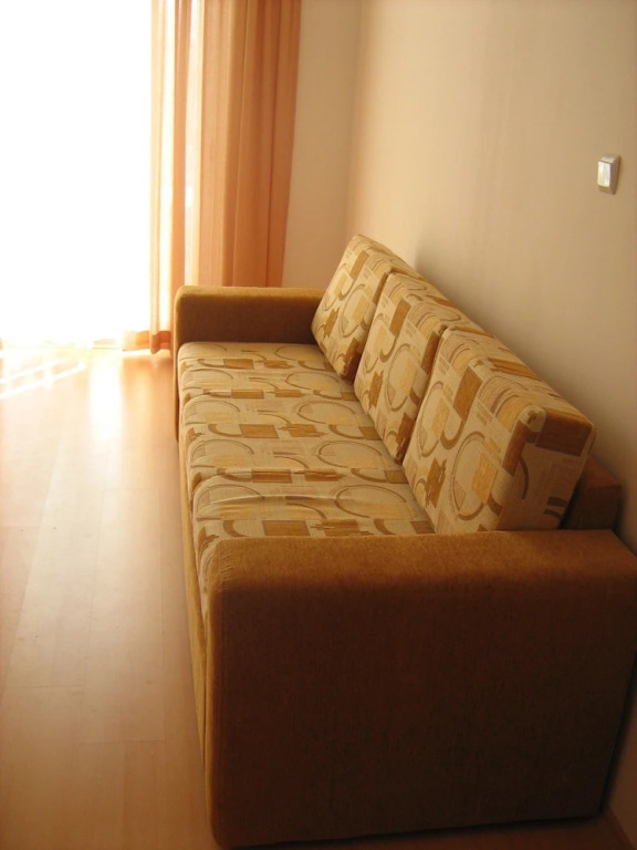 Quiet Family Apartment in Sunny Day
