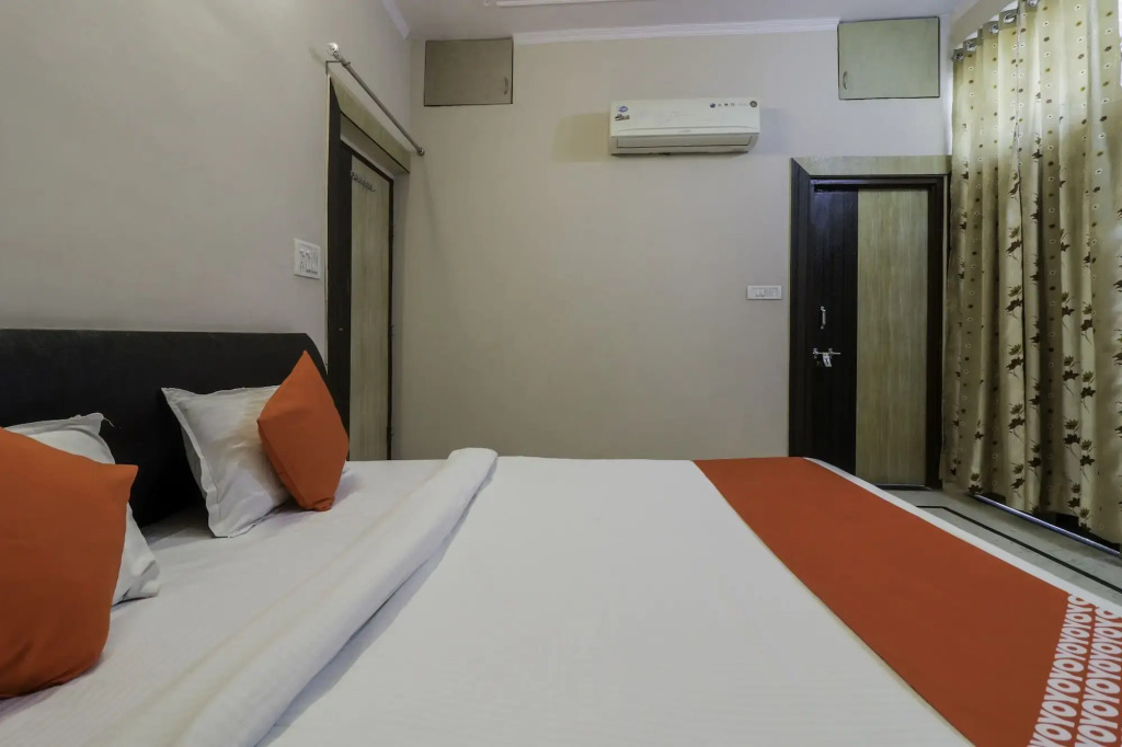 OYO 26462 Hotel Yatrik