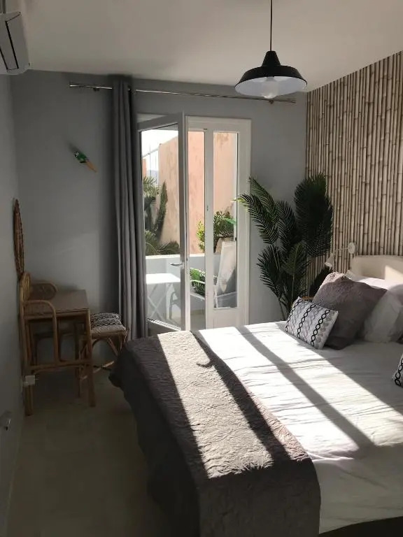 Appartement plein centre Saint Florent face au port
