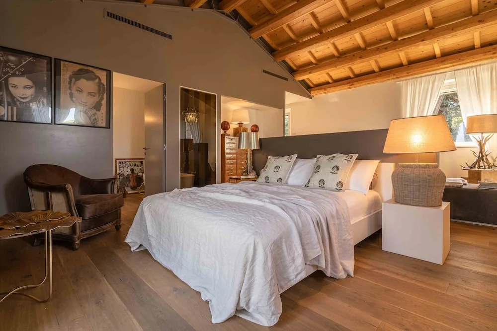CasaVostra - Ambience Suites