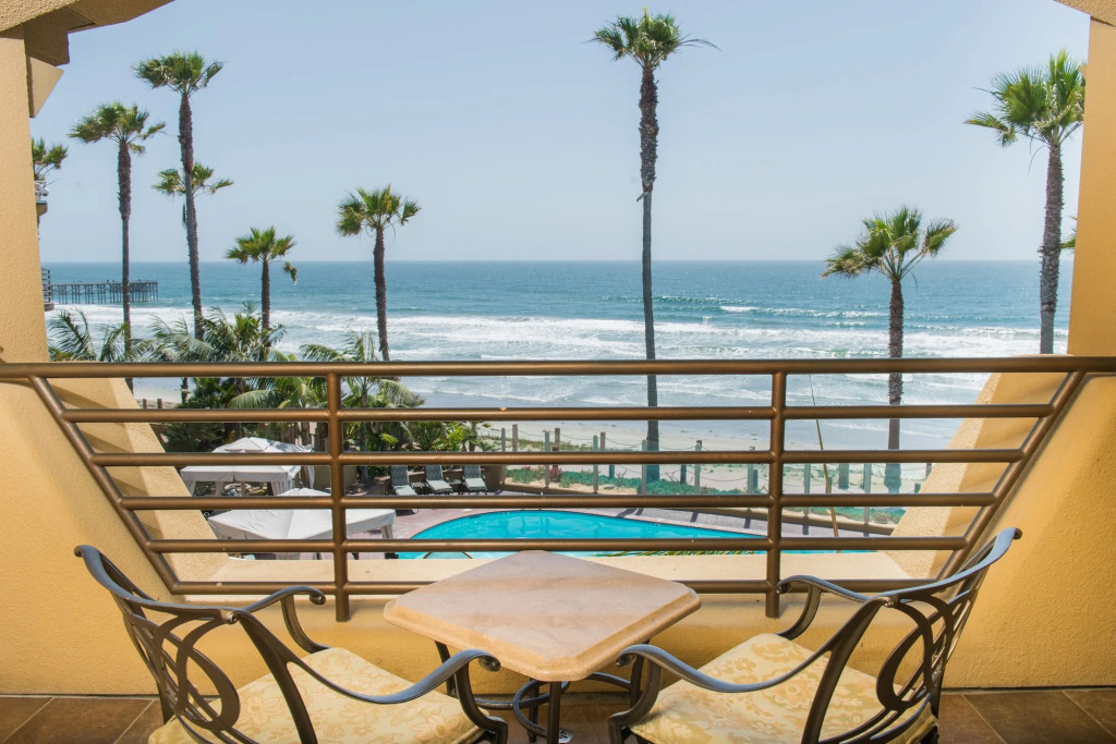 Pacific Terrace Hotel