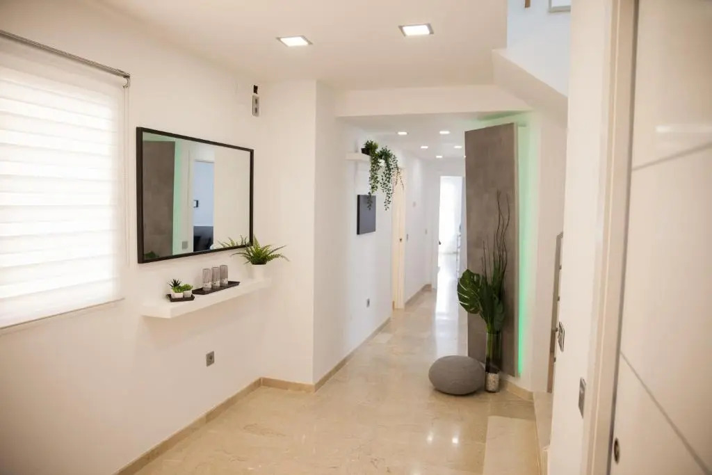 Spacious 200 sq.m. penthouse with sea view terraces