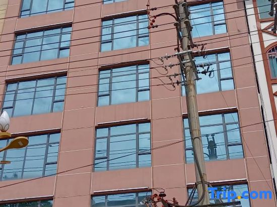 Zhenxiong Qingtian Business Hotel