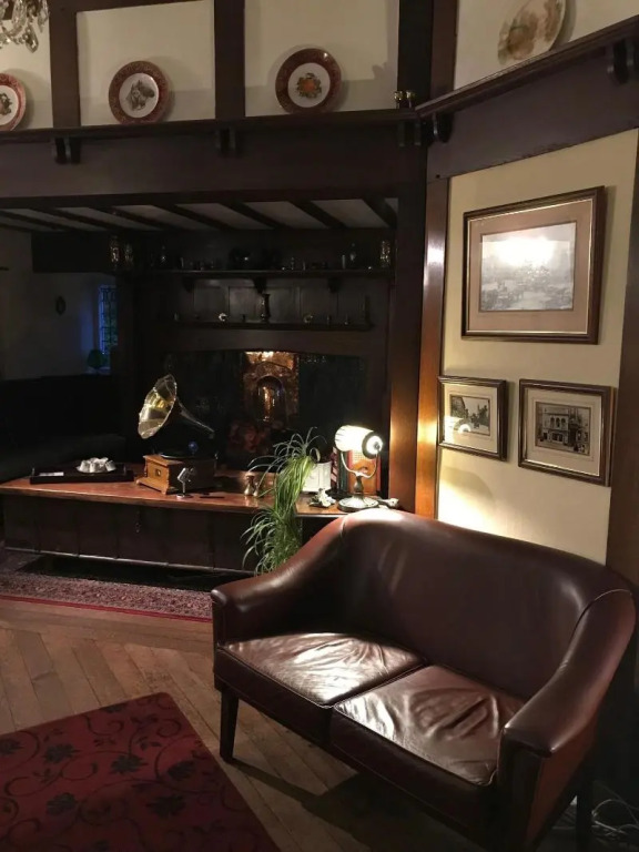 Barons Court Hotel
