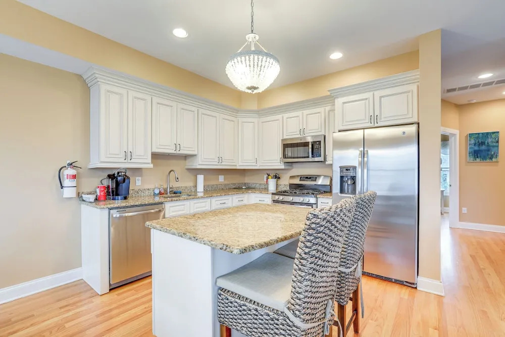 Long Beach Island Townhome w/ Rooftop Deck & Grill