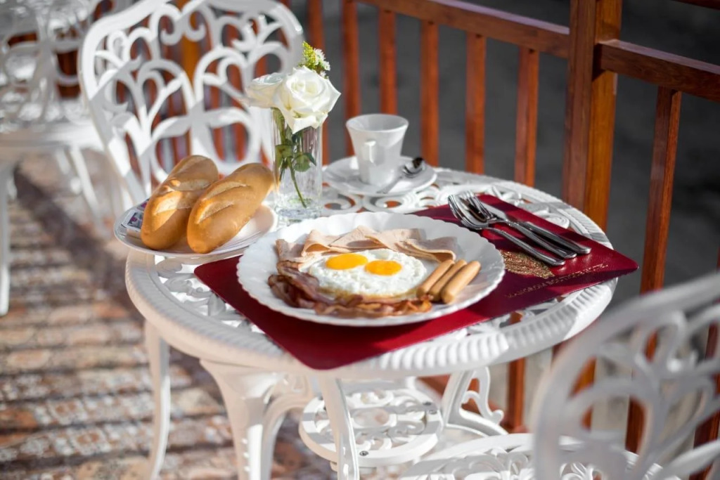 Manorom Chateau Hotel