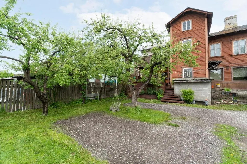 Unique 3 floor apartment. Garden, great location!