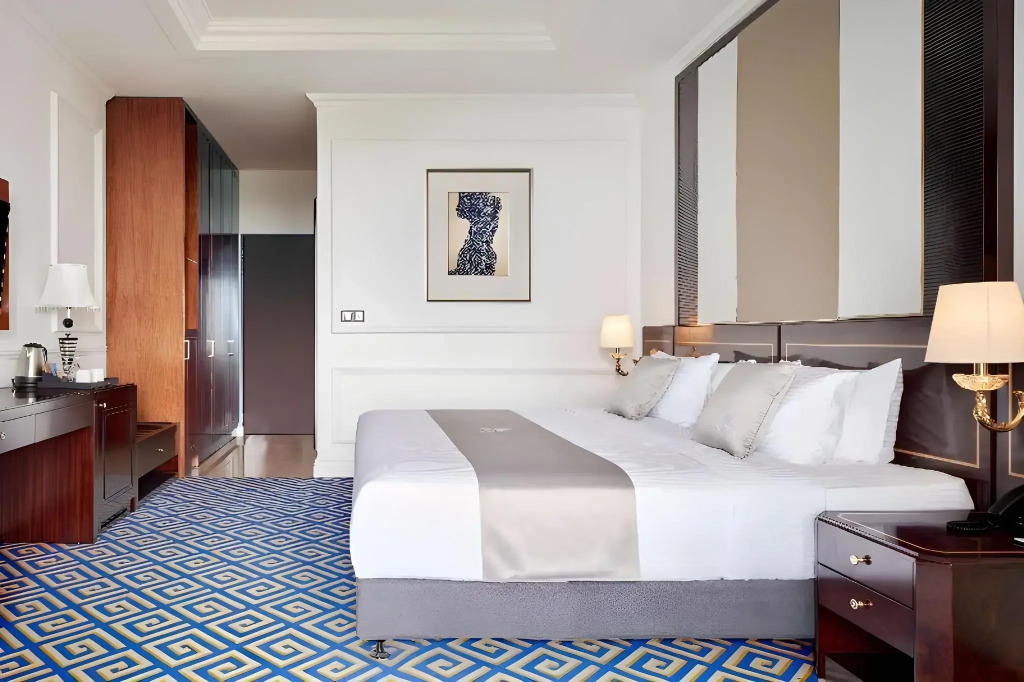 GoldOne Hotel & Suites