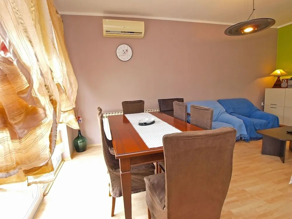 Apartment 1413