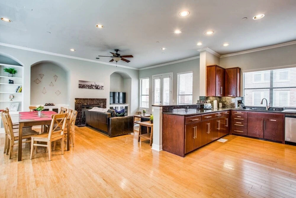 Gorgeous Oak Lawn Townhouse KING BEDS