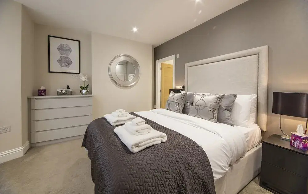 Chelsea Beautiful Two Bedroom  Apartment