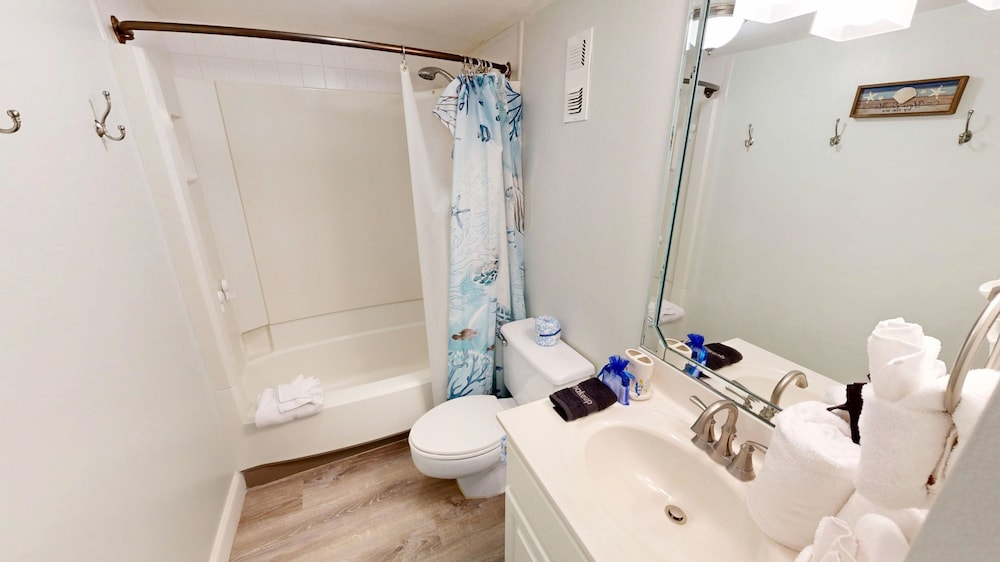 Shoreline Towers 2082 2 Bedroom Condo