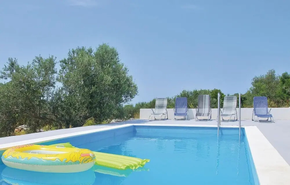 Amazing Home in Stratincica With Wifi and 4 Bedrooms
