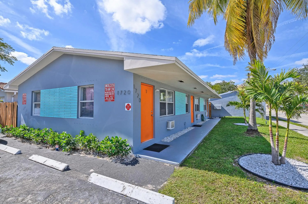 Relax and enjoy Fort Lauderdale beach!