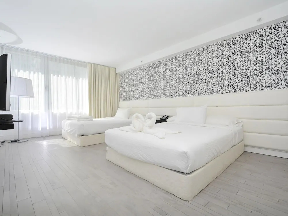 Miami World Rental - Mondrian 520