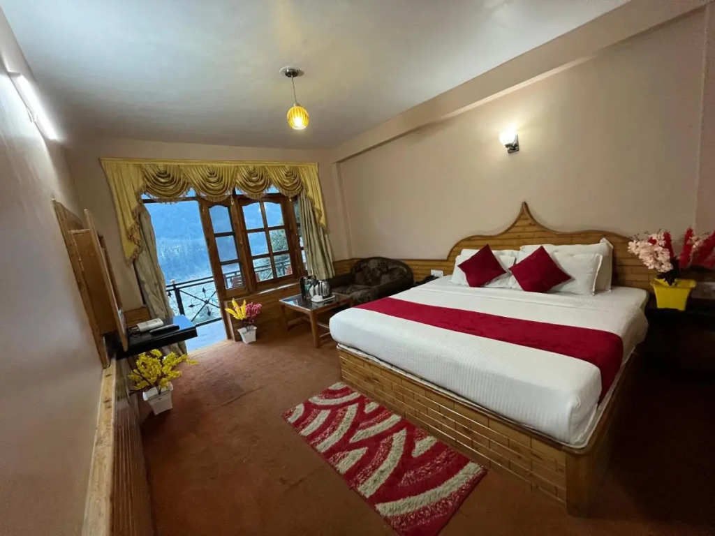 Snow Clad Riverview Hotel & Resort, Manali