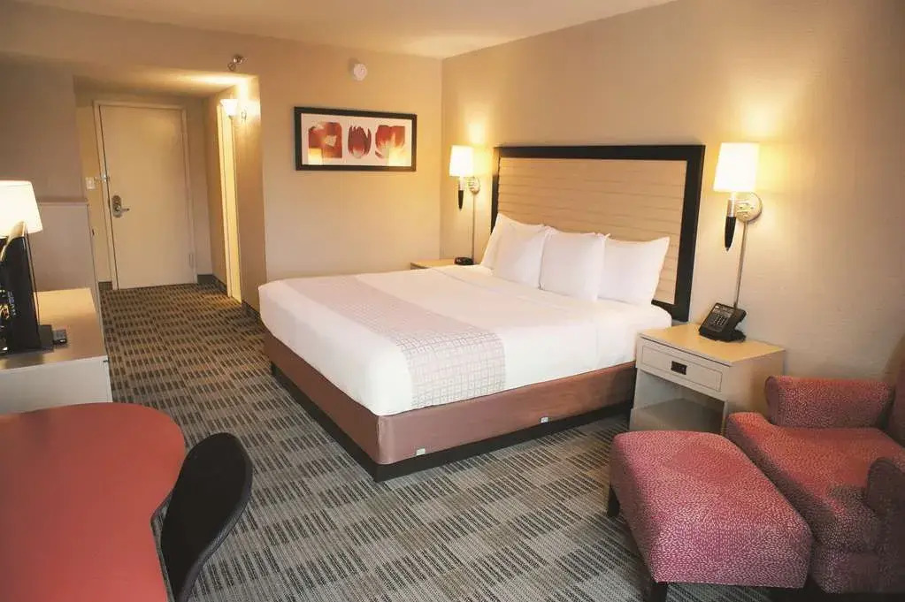 La Quinta Inn Suites White Plains Elmsford