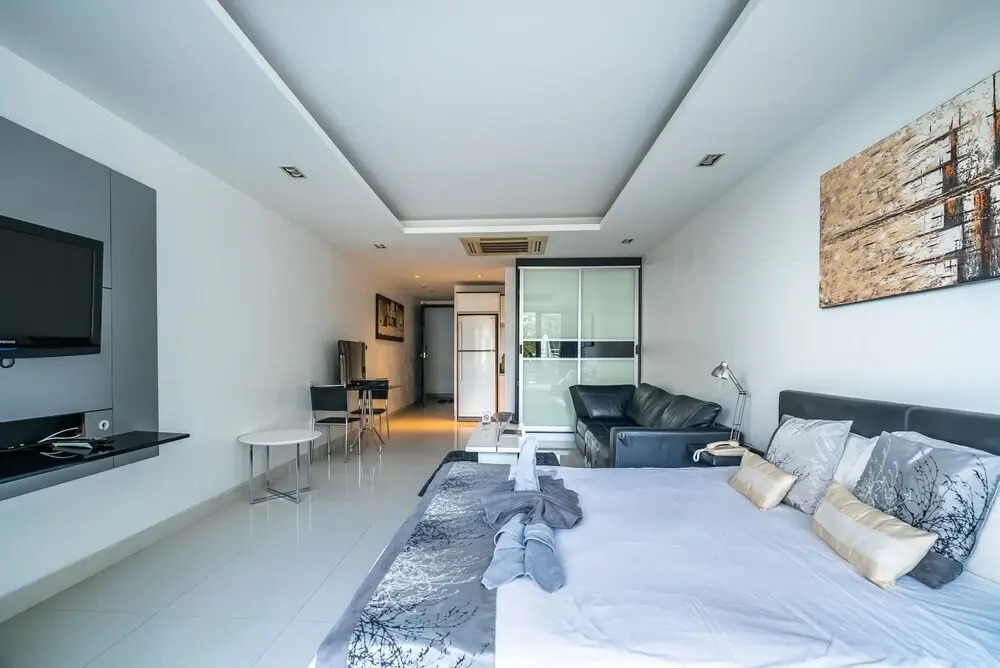 Nakalay Palm by Lofty