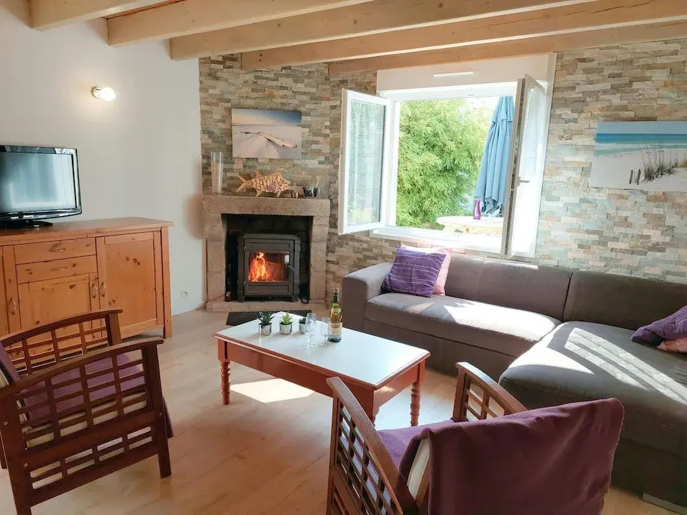 Holiday Home in Cleder Near Les Amiets Beach