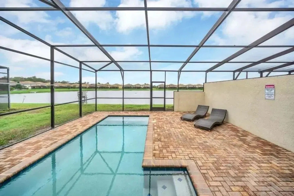 Lake View Serene & Peaceful Pool Home! 5 Bedroom Townhouse