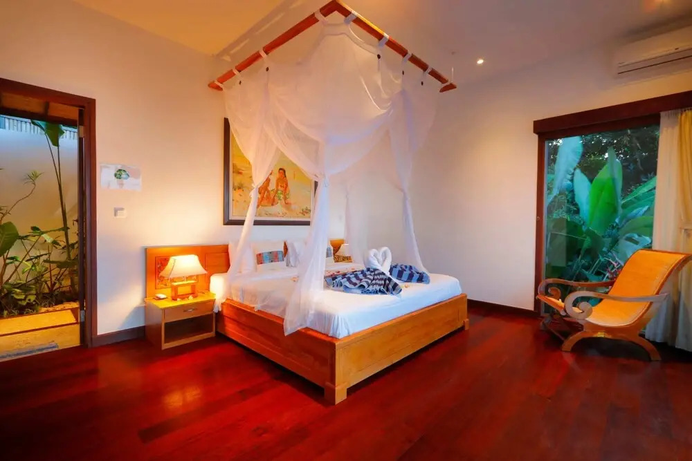 2 BR Villa With Fantastic Ocean View, Lovina With Staff