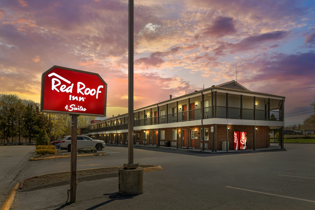 Red Roof Inn & Suites Swansea