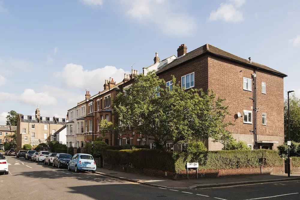 Bright and Breezy home by Clapham Common