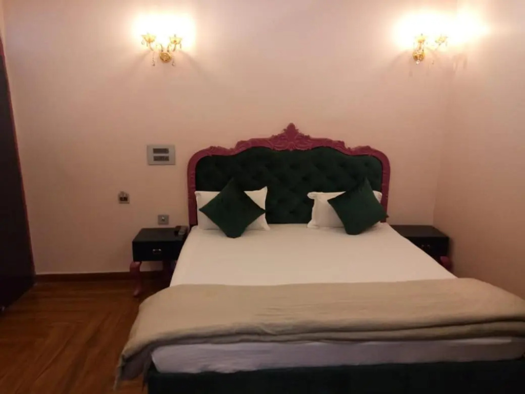 Maya Hotel & Restaurant