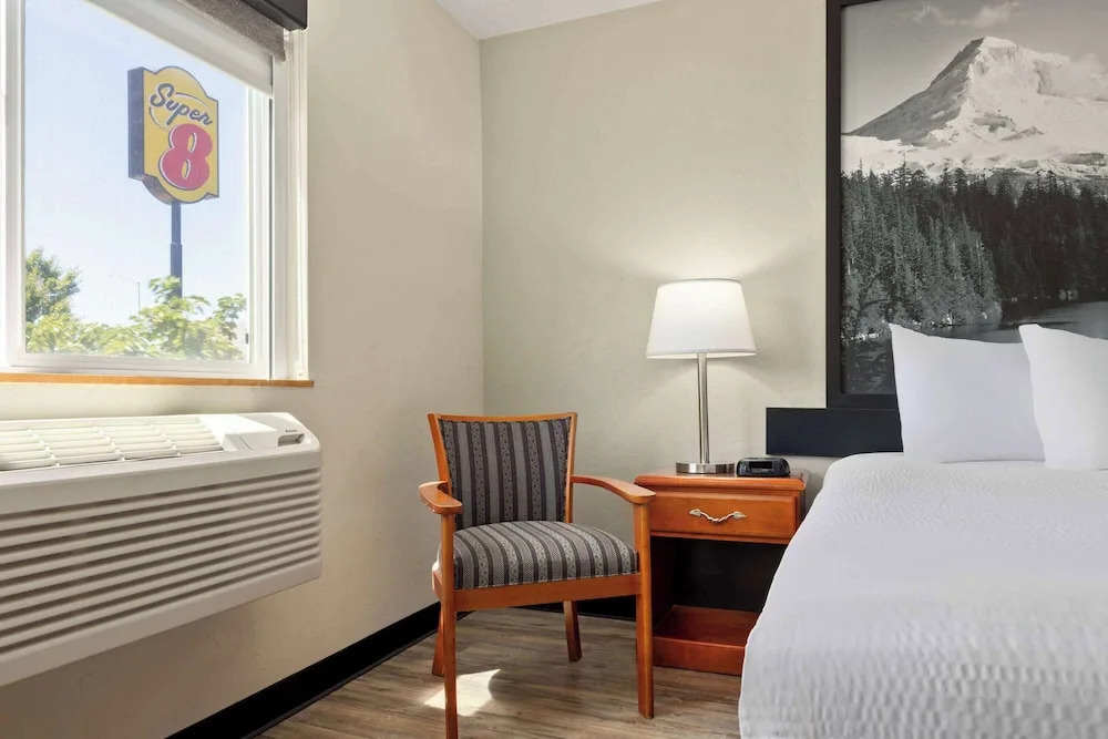 Super 8 by Wyndham Roseburg